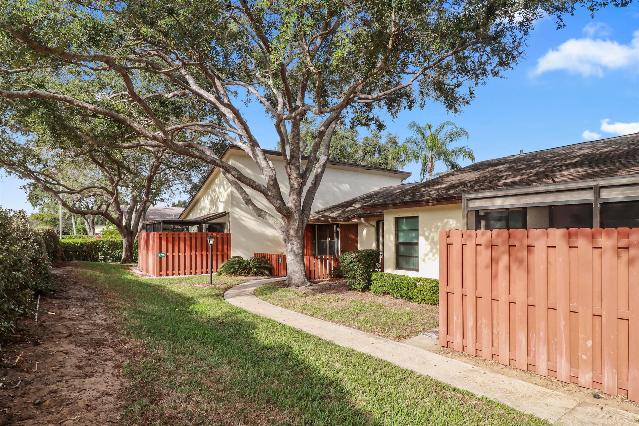 VILLAS OF HOBE SOUND COND - Residential