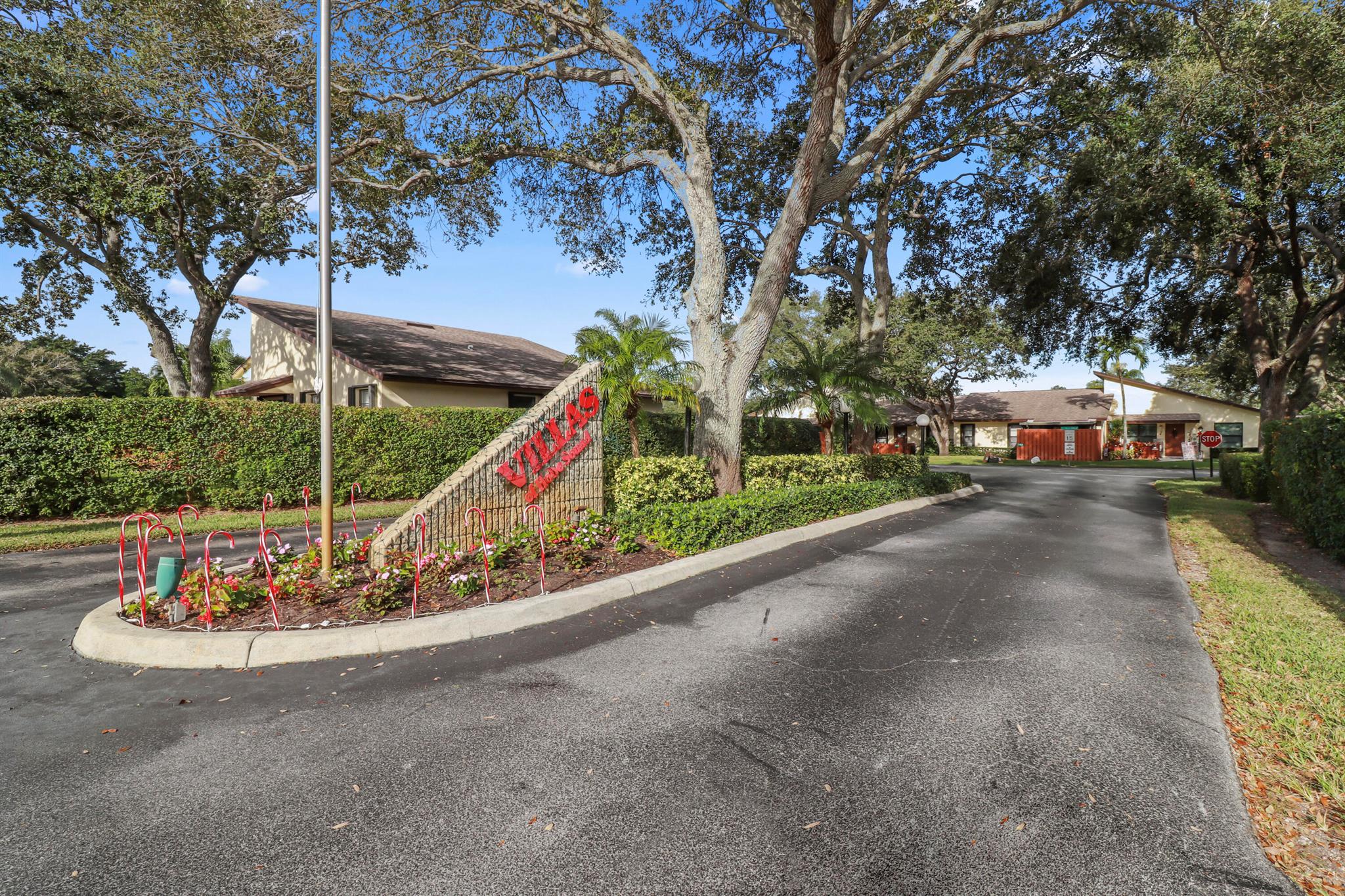 VILLAS OF HOBE SOUND COND - Residential