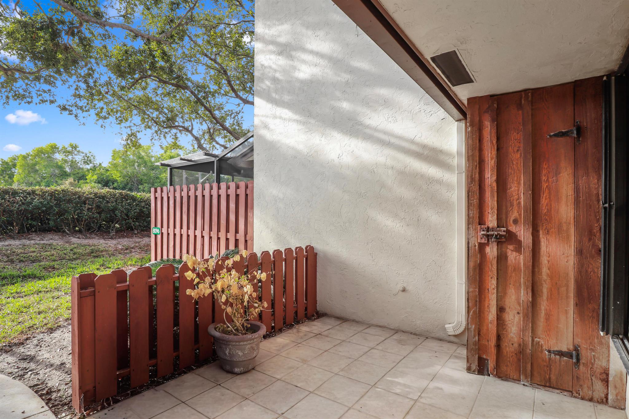 VILLAS OF HOBE SOUND COND - Residential