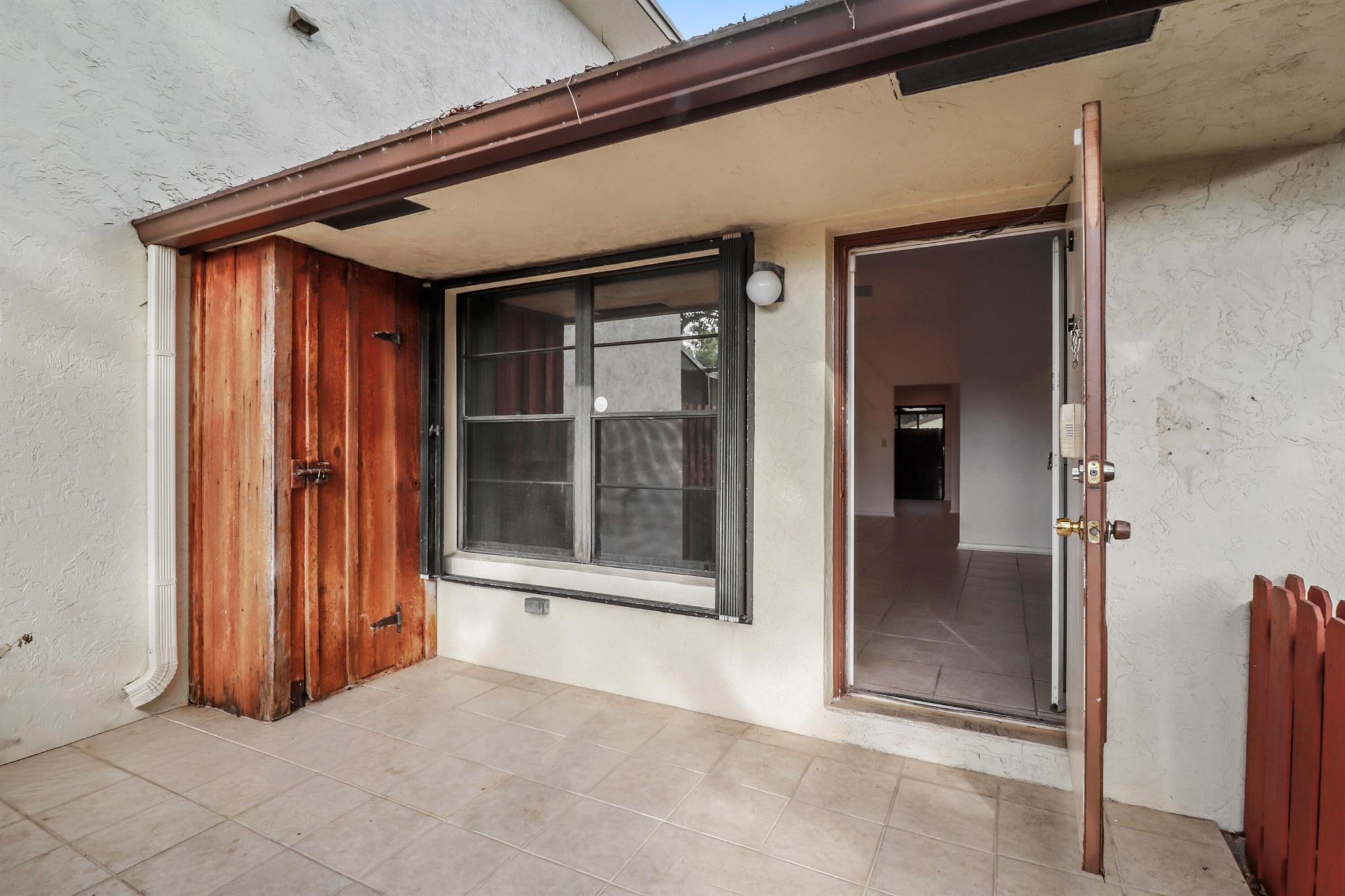 VILLAS OF HOBE SOUND COND - Residential