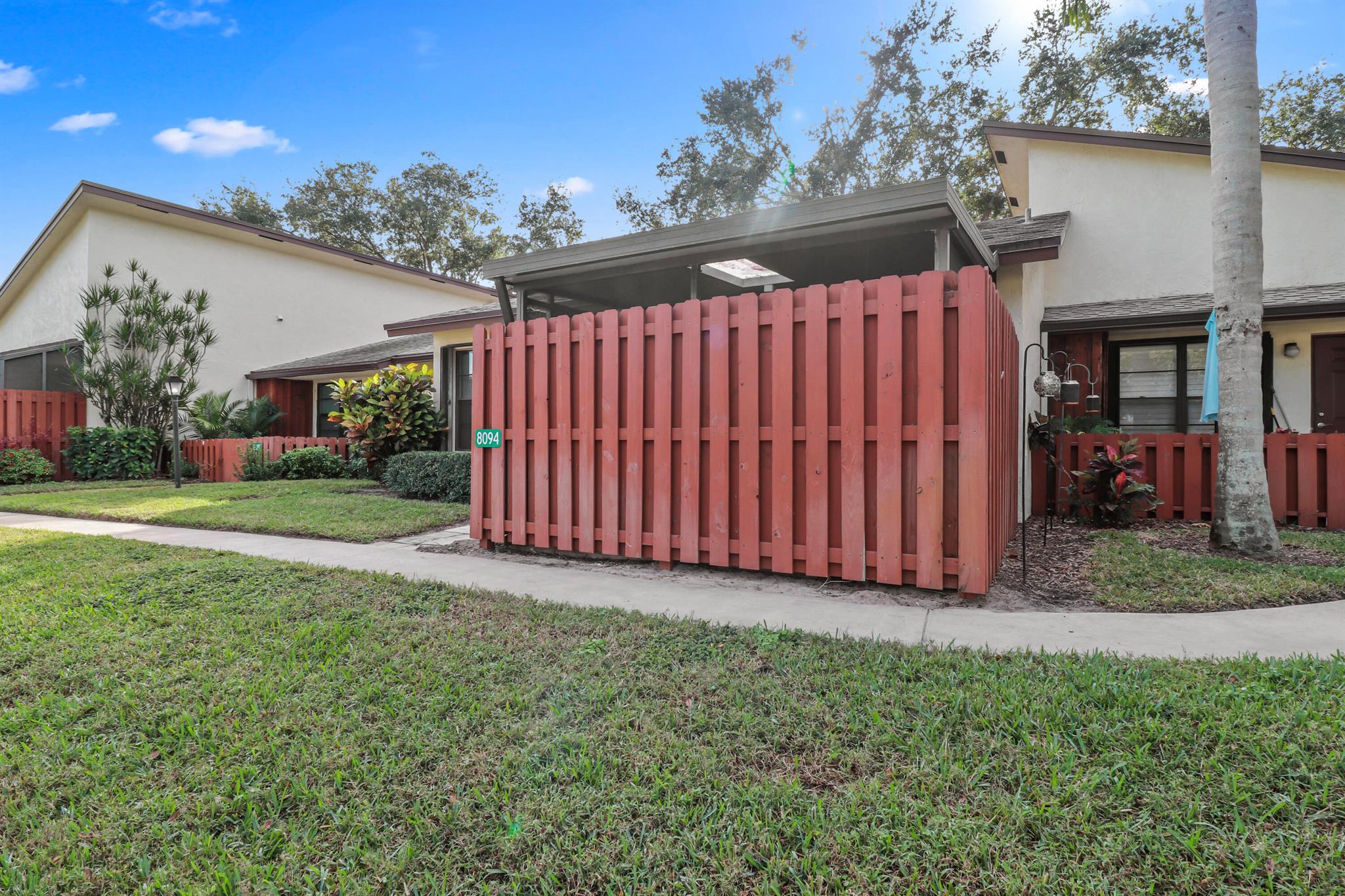 VILLAS OF HOBE SOUND COND - Residential