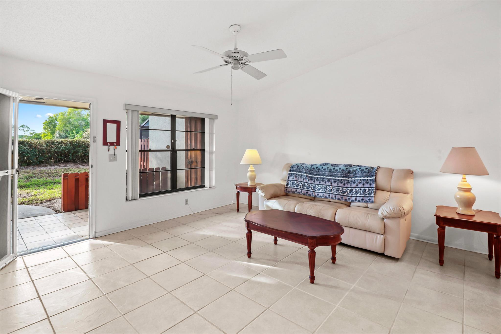 VILLAS OF HOBE SOUND COND - Residential