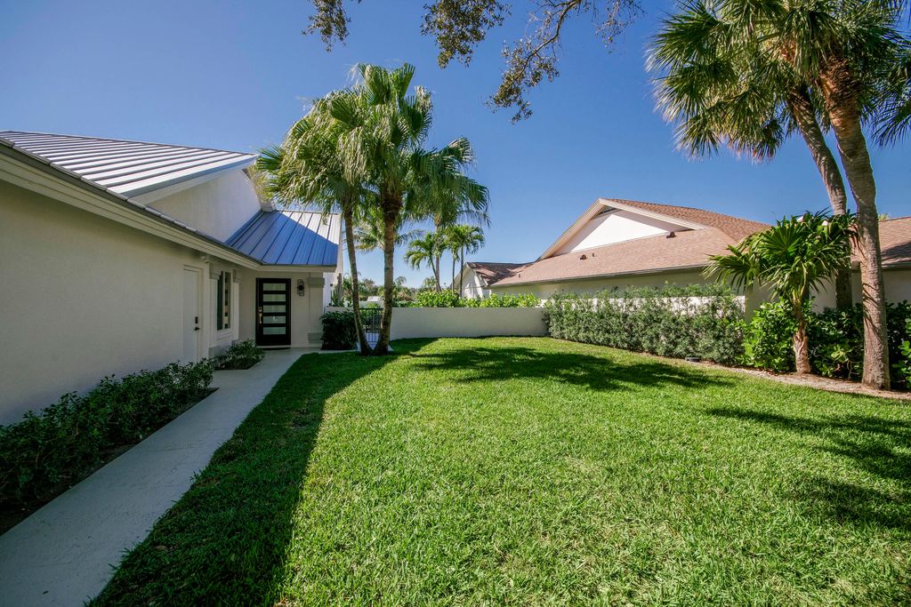 Photo of 228 Ridge Road, Jupiter, FL 33477 (MLS # R11159196)