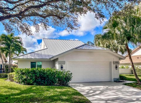 Photo of 228 Ridge Road, Jupiter, FL 33477 (MLS # R11159196)