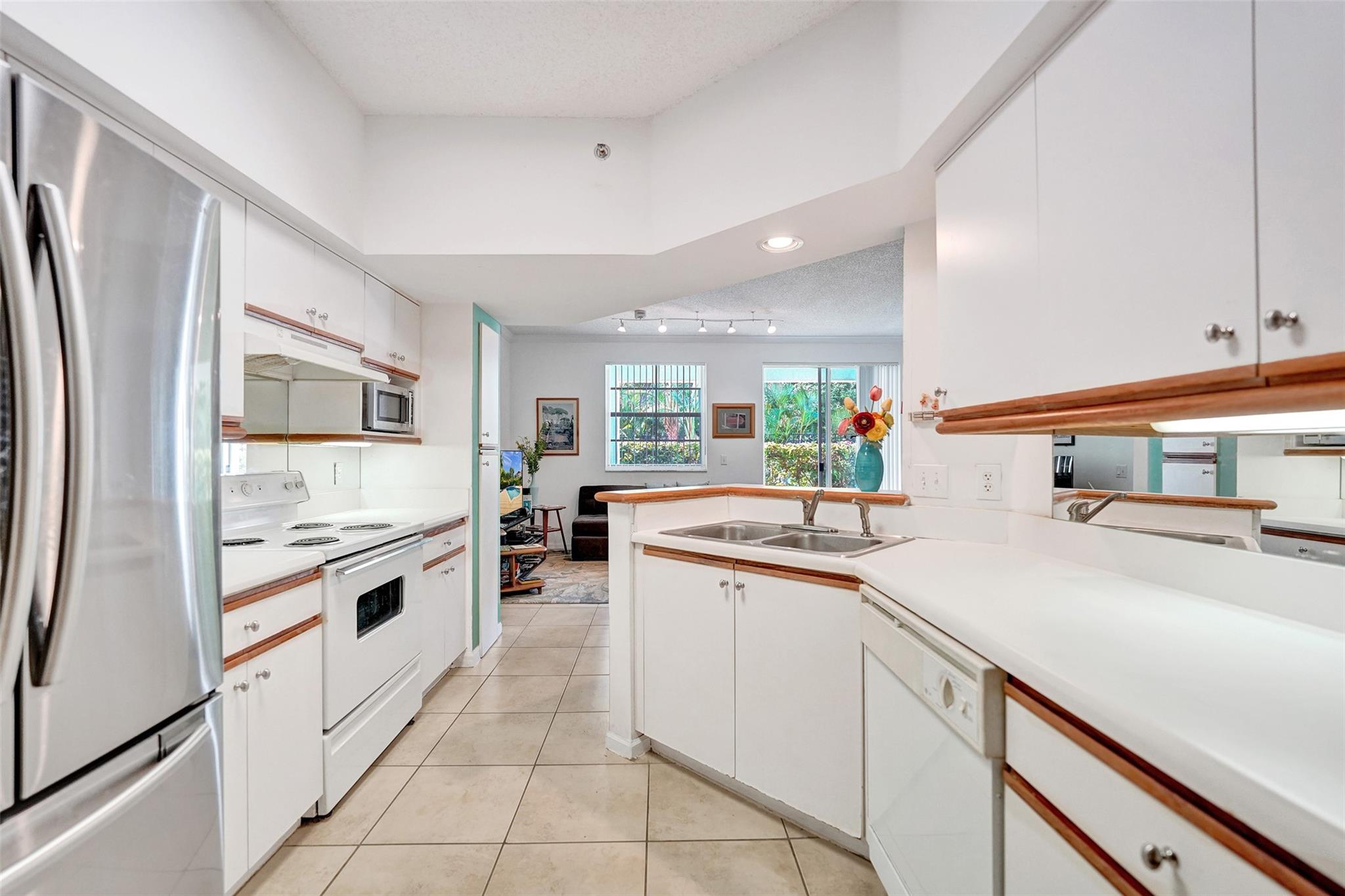 3105 NE 184th St 7106