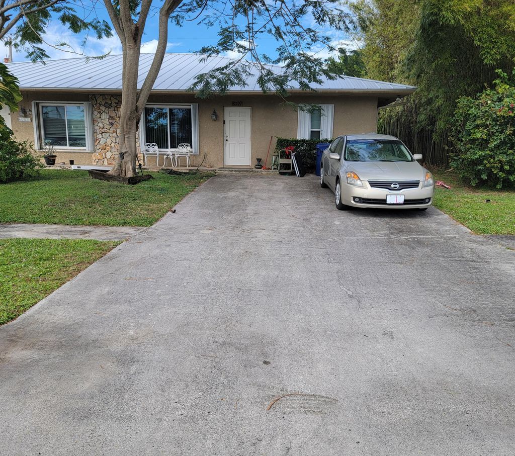 Photo of 6221 Allen Street, Jupiter, FL 33458 (MLS # R10962245)