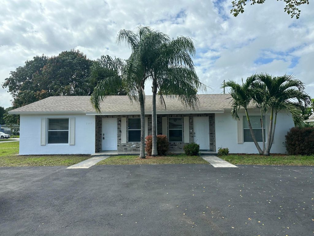 Photo of 2915 SE 2nd Street, Boynton Beach, FL 33435 (MLS # R11058433)