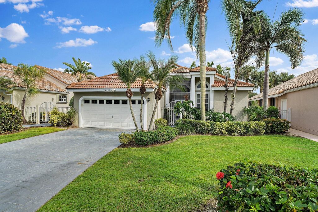 Photo of 6866 Briarlake Circle, Palm Beach Gardens, FL 33418 (MLS # B26016661)
