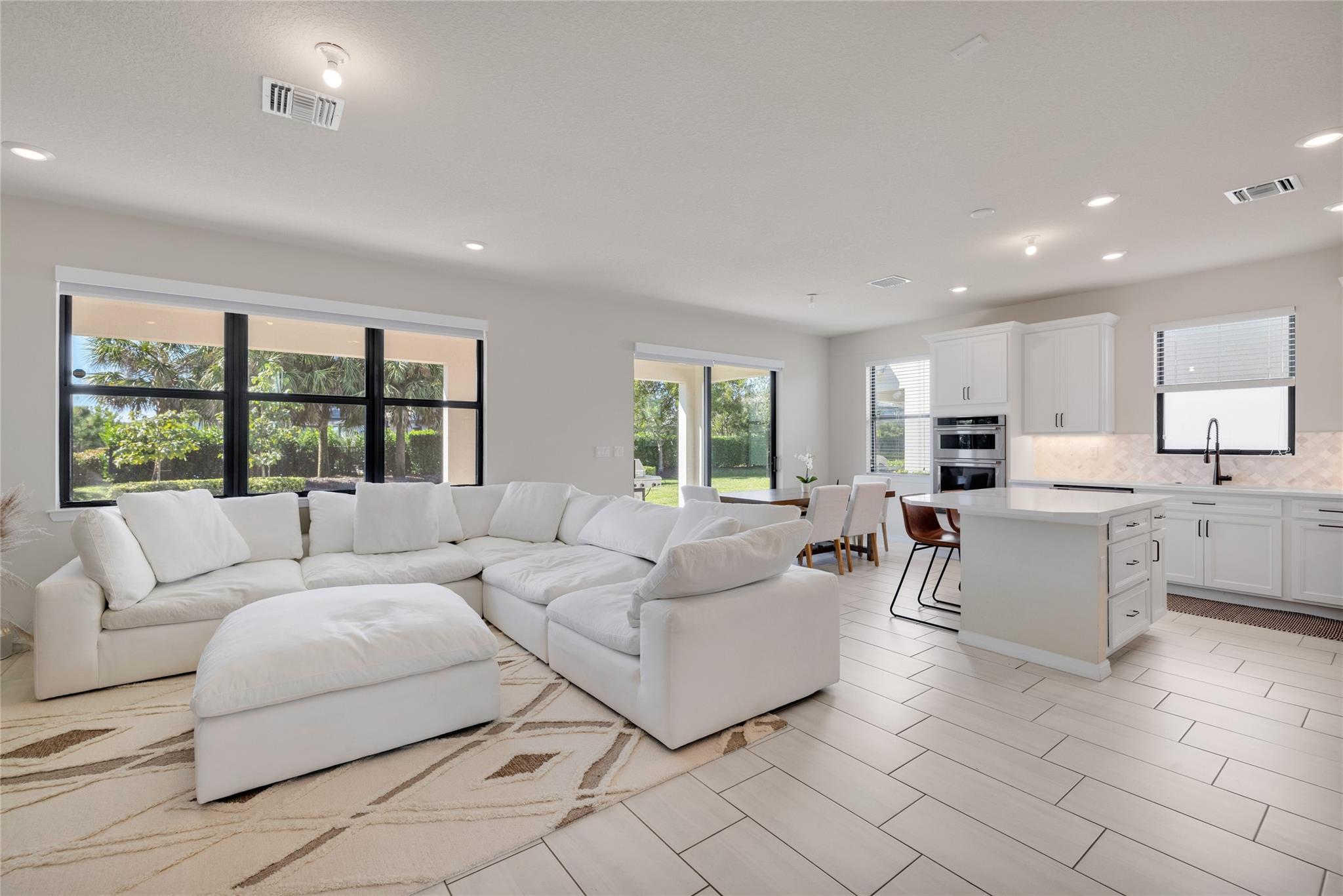 4511 E Pinehurst Trl