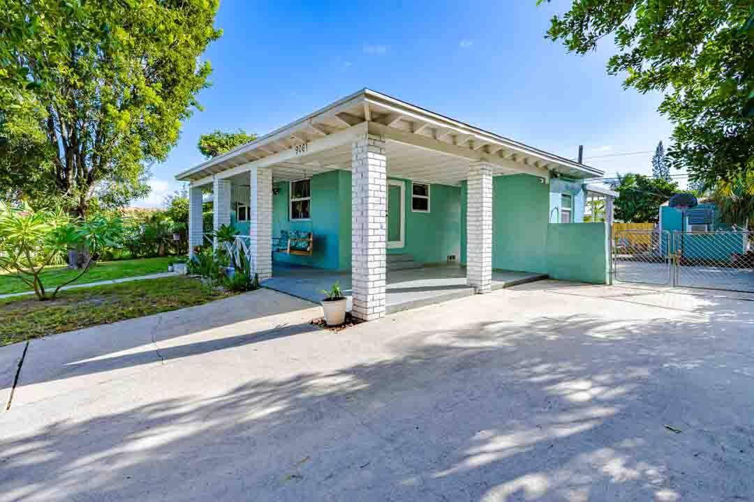 LAKE WORTH TOWN OF - Residential