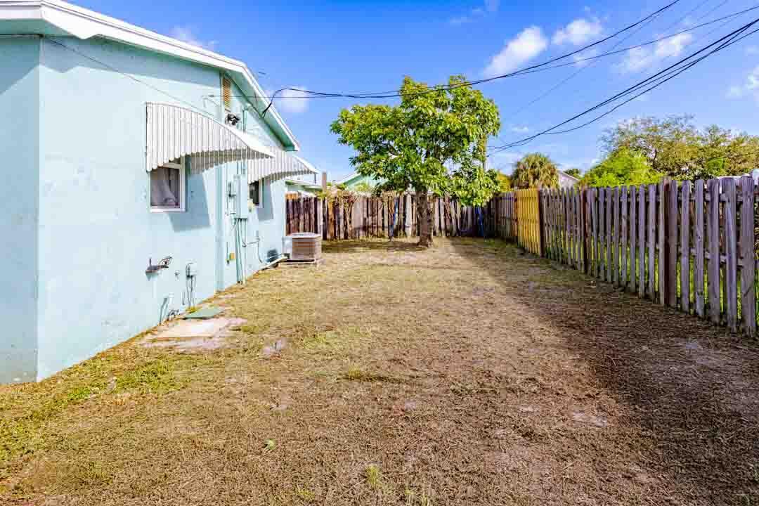 LAKE WORTH TOWN OF - Residential