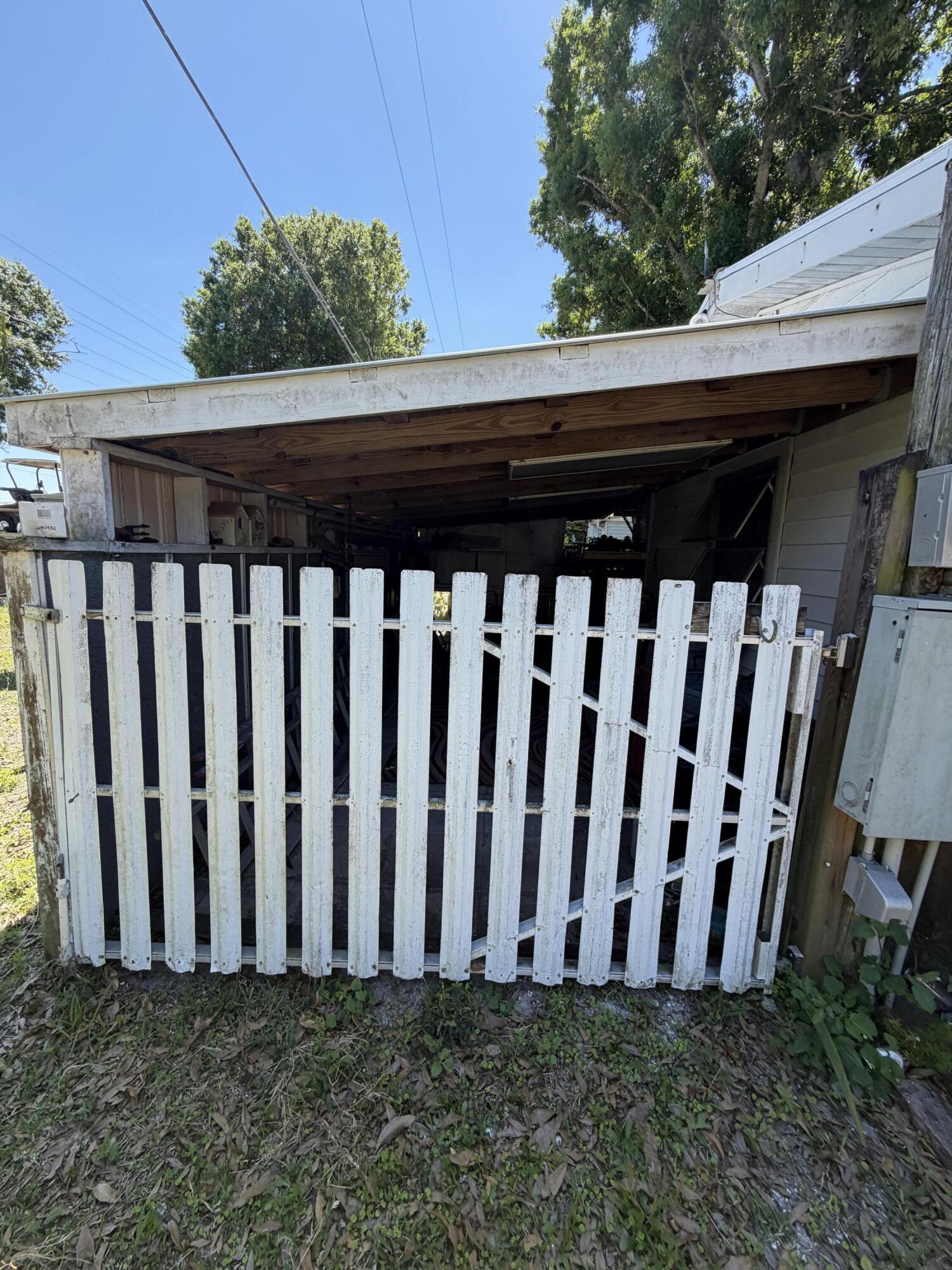 FIRST ADDITION OF PINE RIDGE PARK - Residential