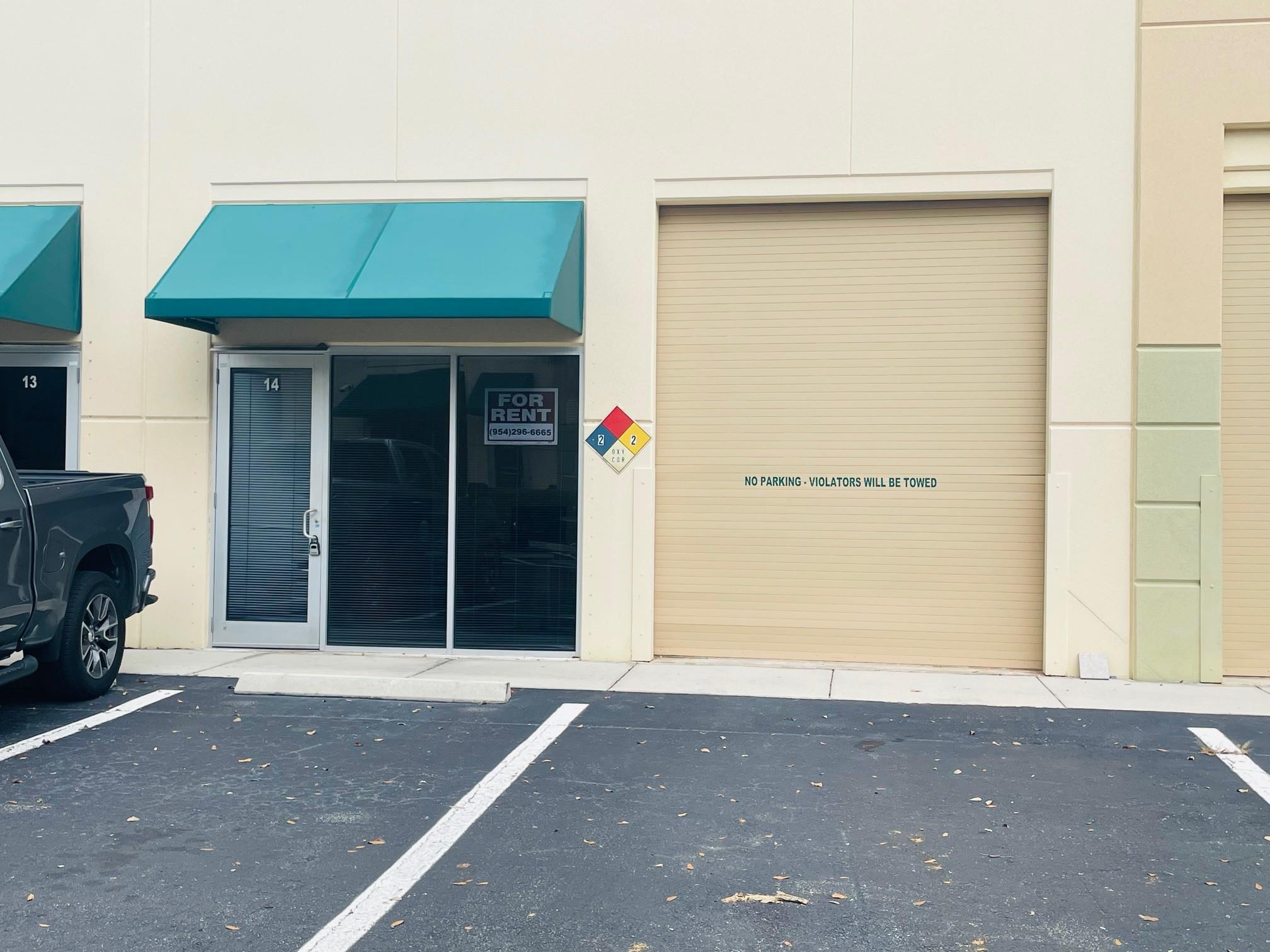 Weston Office Warehouse with a Total Area of 1534 sq. ft. 20 Foot Ceilings in the Warehouse with a Comfortable Air Conditioned Office Space. Kitchenette and Bathroom Inside the Unit. Property is Clean and Located in a Safe Complex. Amazing Location off of I-75 Expressway with Easy Access to I-595 and the Sawgrass Expressway 869.