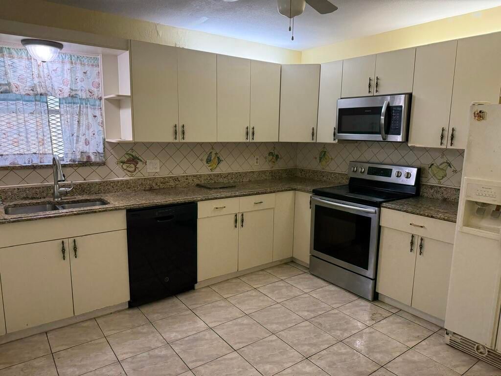 Photo of 1510 SW 37th Avenue, Fort Lauderdale, FL 33312 (MLS # B26011891)