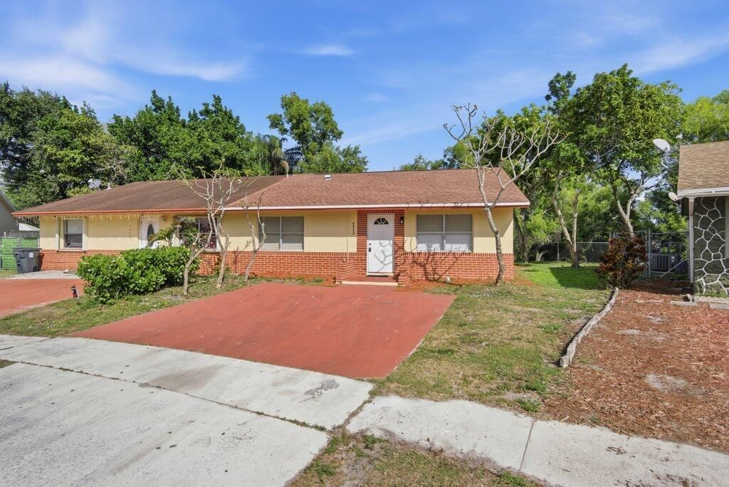 Photo of 4955 Saratoga Road, West Palm Beach, FL 33415 (MLS # R11143458)