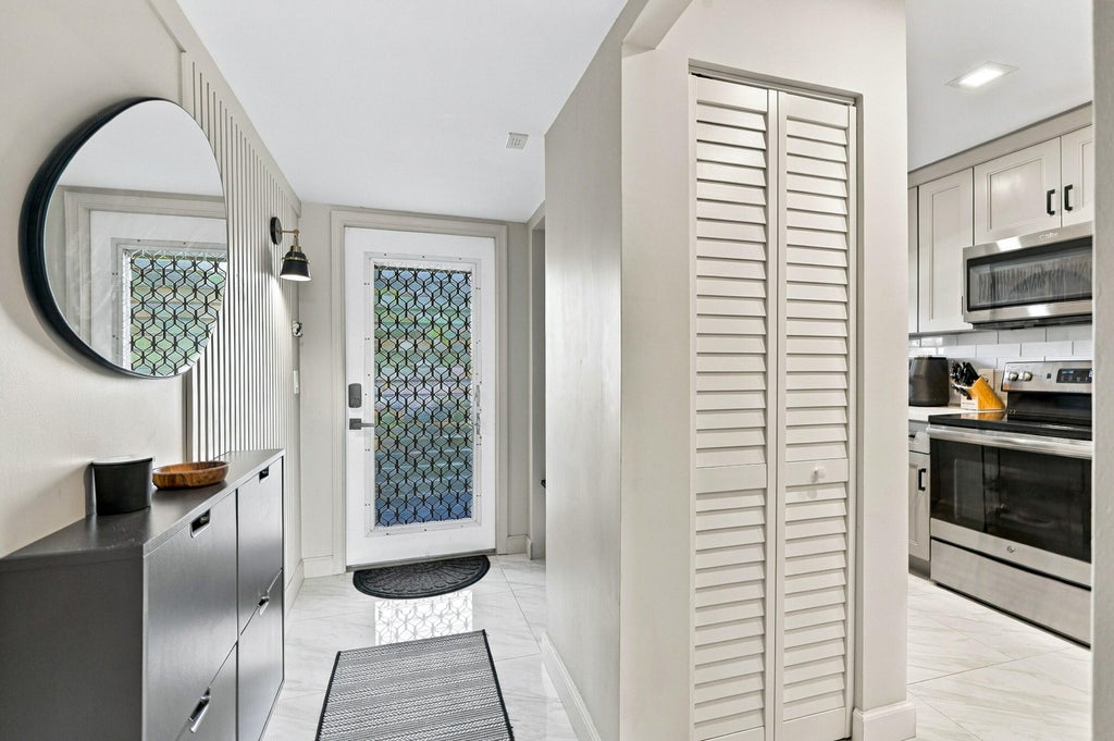 Photo of 9420 Poinciana Place, Davie, FL 33324 (MLS # B26089494)