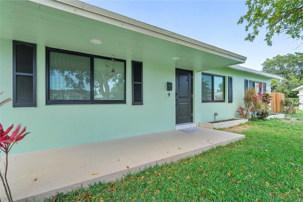 Photo of 1609 Nanette Ct, Lake Worth Beach, FL 33461 (MLS # F10503714)