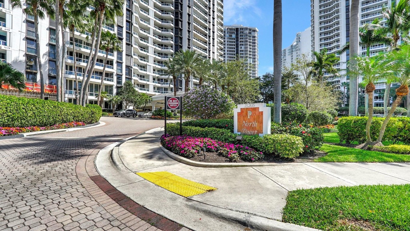 THE POINT - NORTH TOWER - Residential