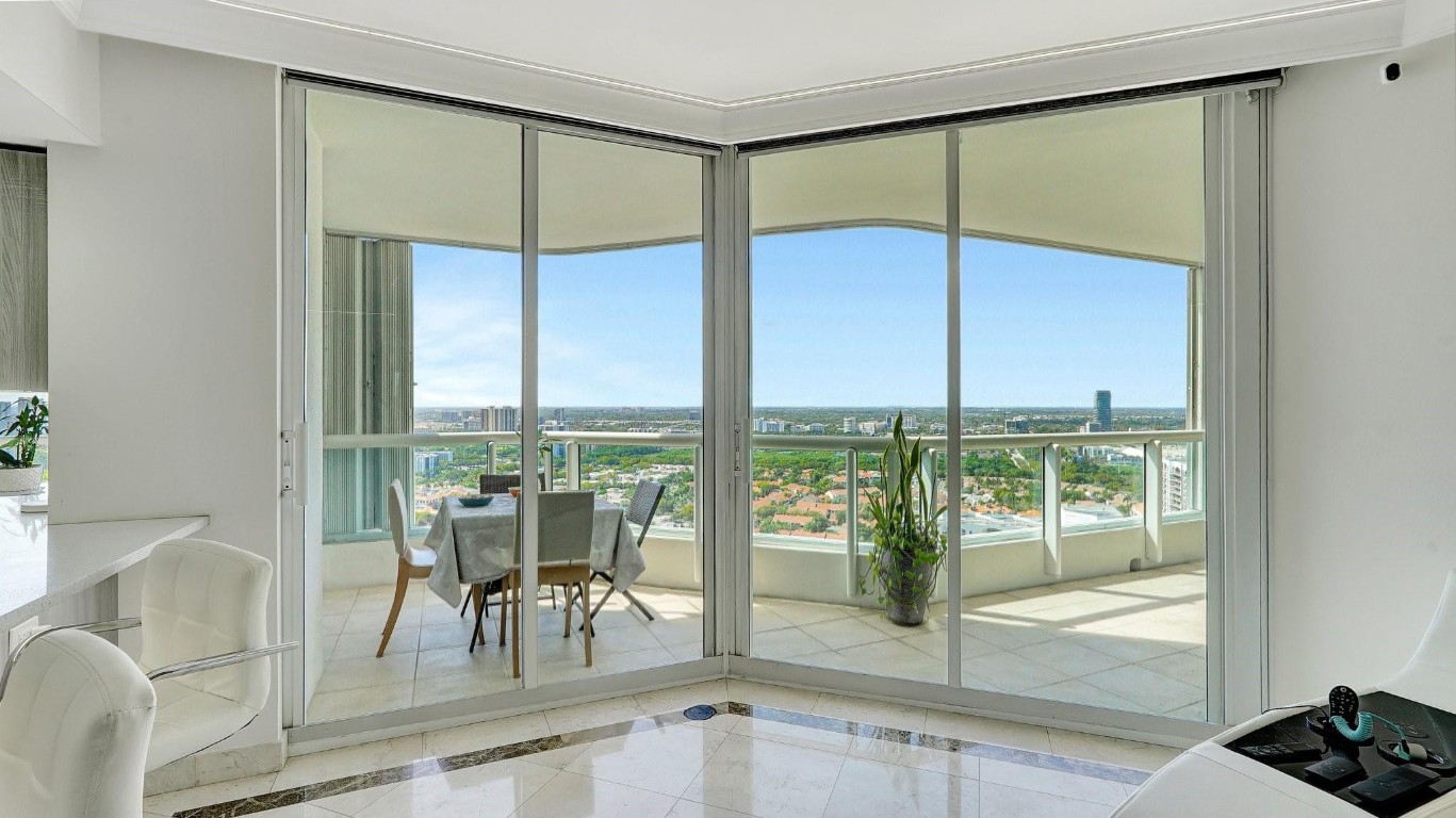 THE POINT - NORTH TOWER - Residential