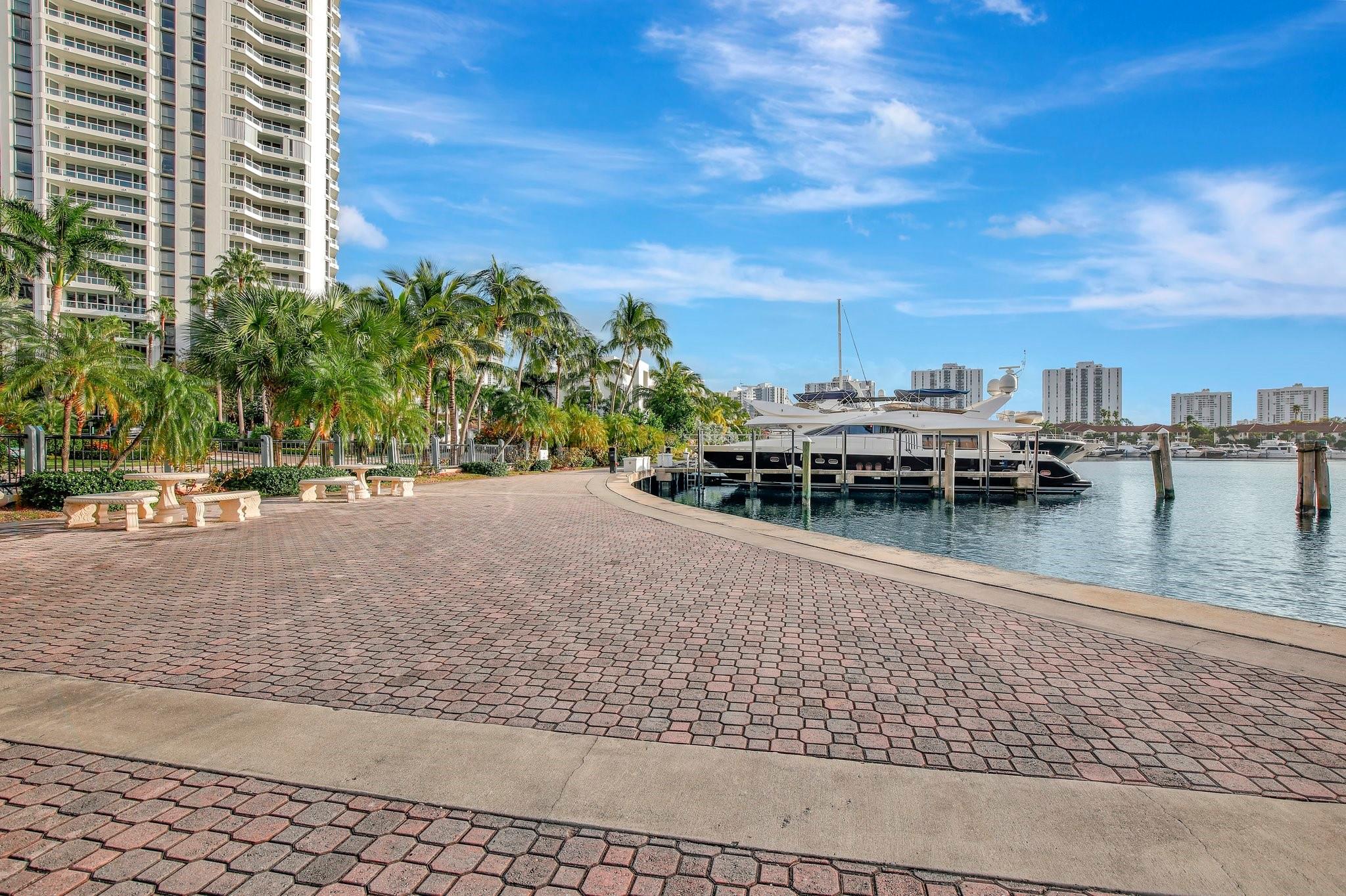 THE POINT - NORTH TOWER - Residential