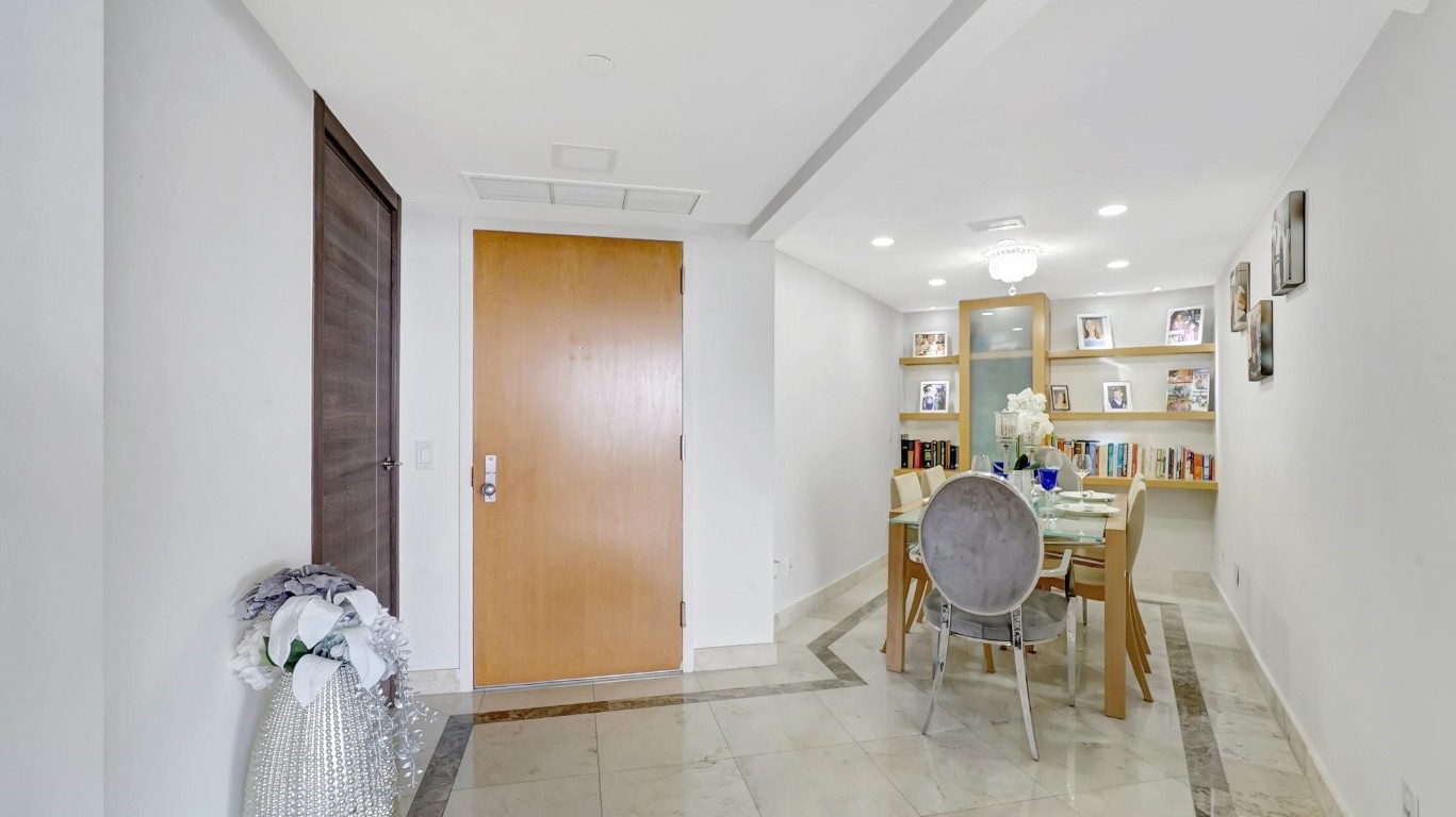 THE POINT - NORTH TOWER - Residential