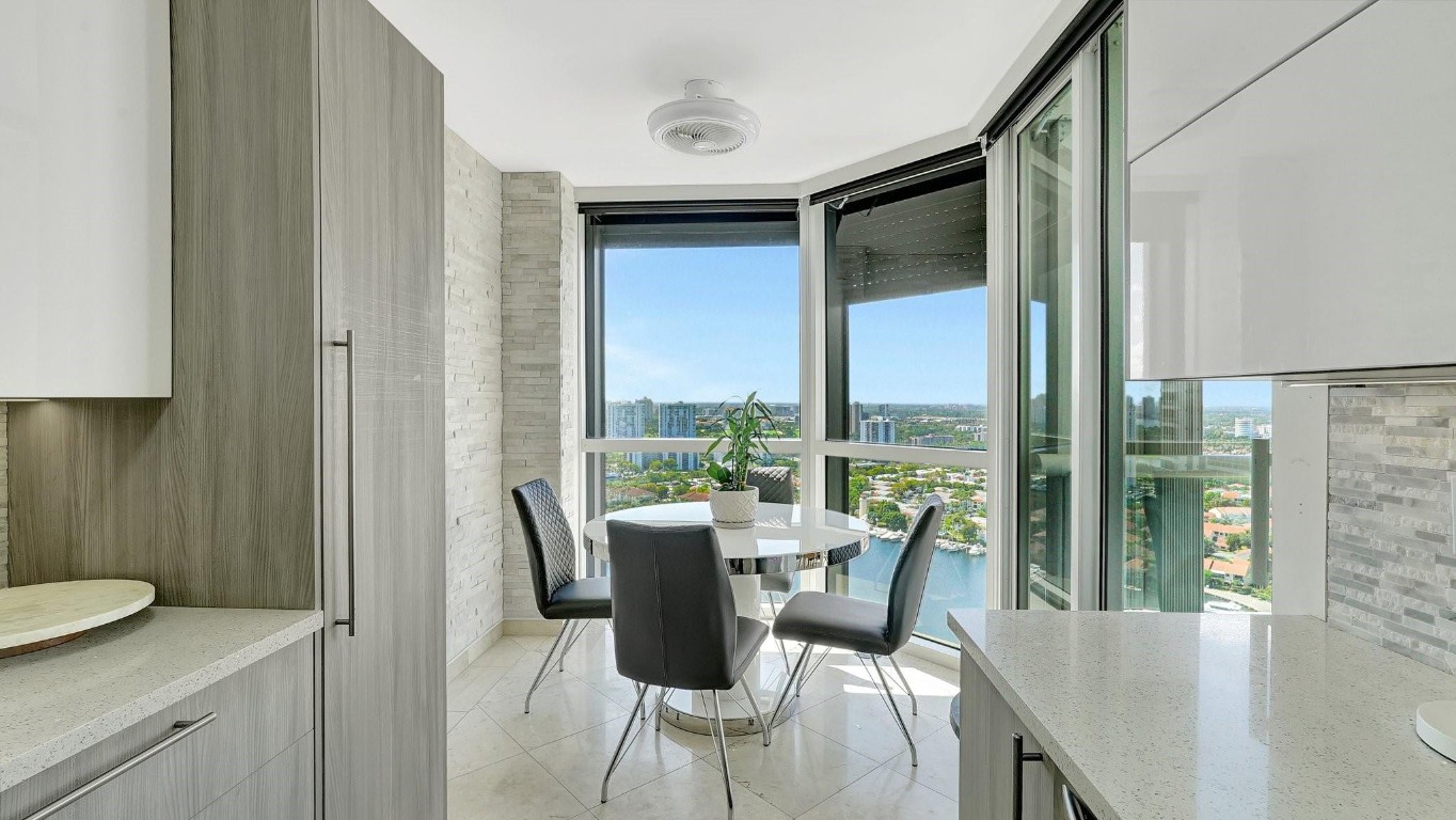 THE POINT - NORTH TOWER - Residential