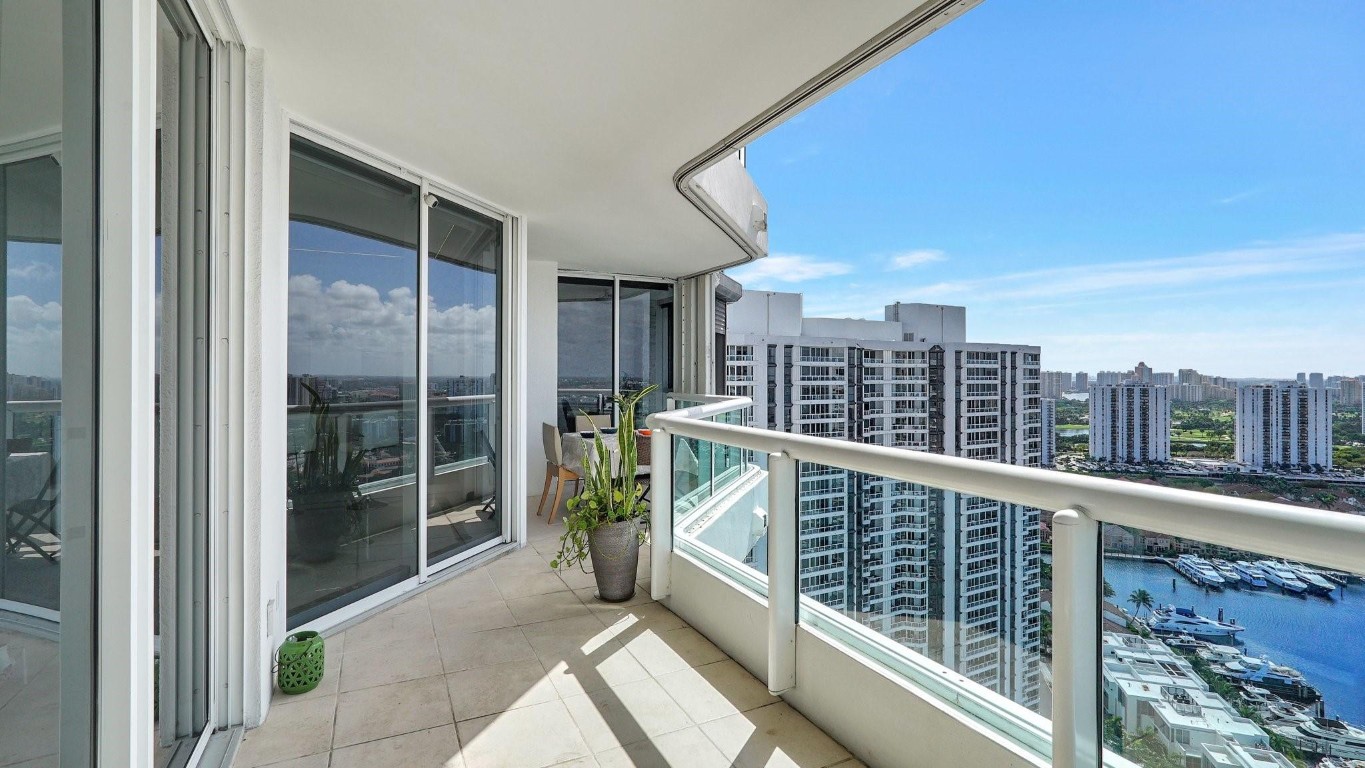 THE POINT - NORTH TOWER - Residential