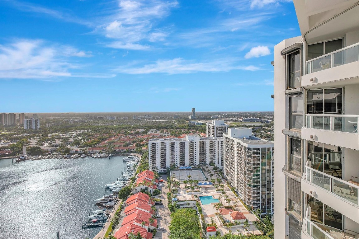 THE POINT - NORTH TOWER - Residential