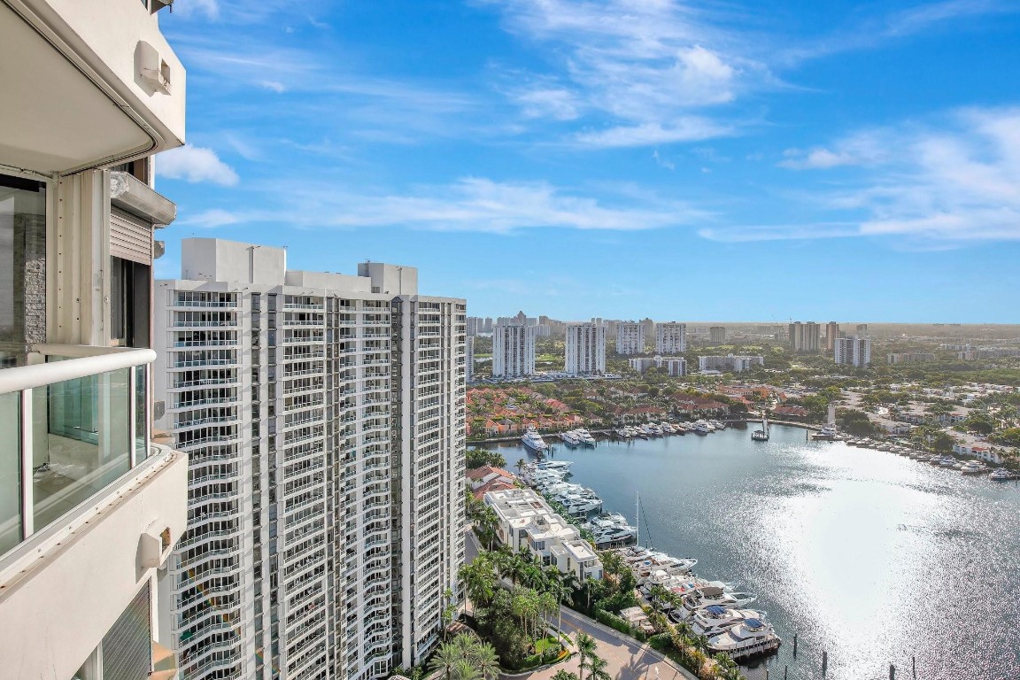 THE POINT - NORTH TOWER - Residential