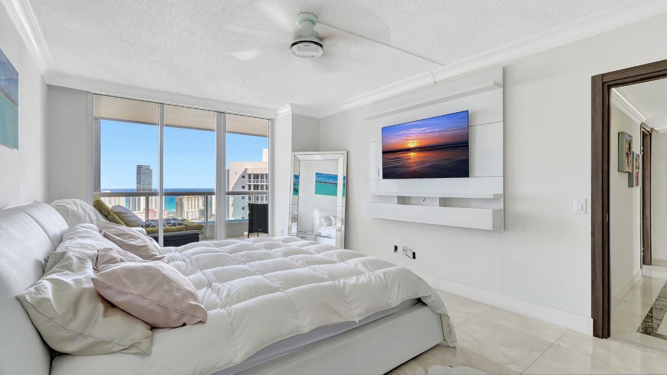 THE POINT - NORTH TOWER - Residential