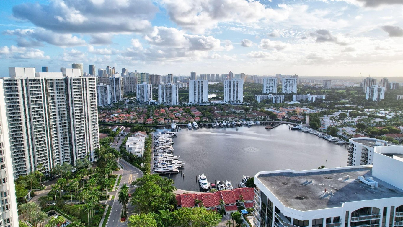 THE POINT - NORTH TOWER - Residential