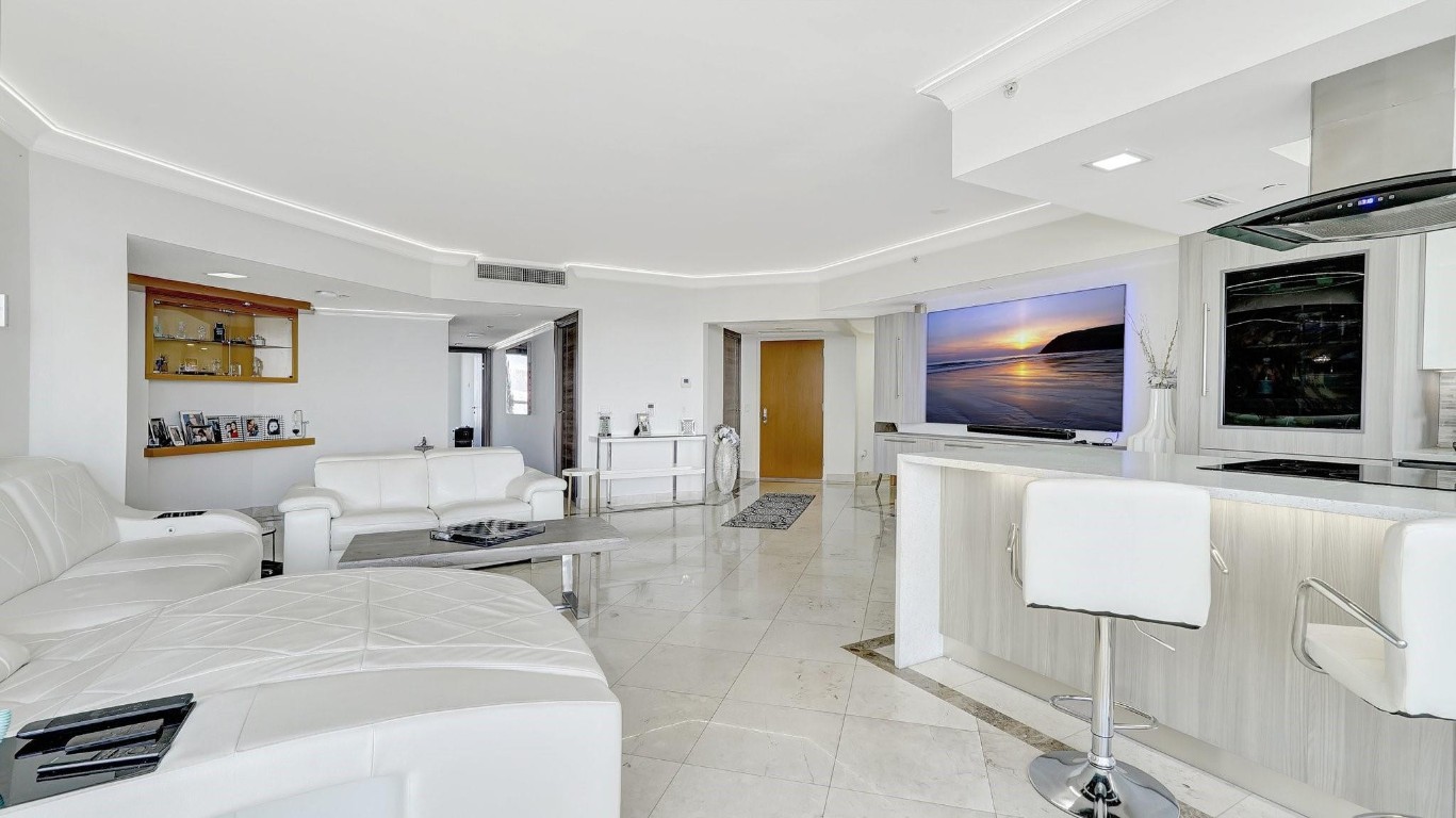 THE POINT - NORTH TOWER - Residential