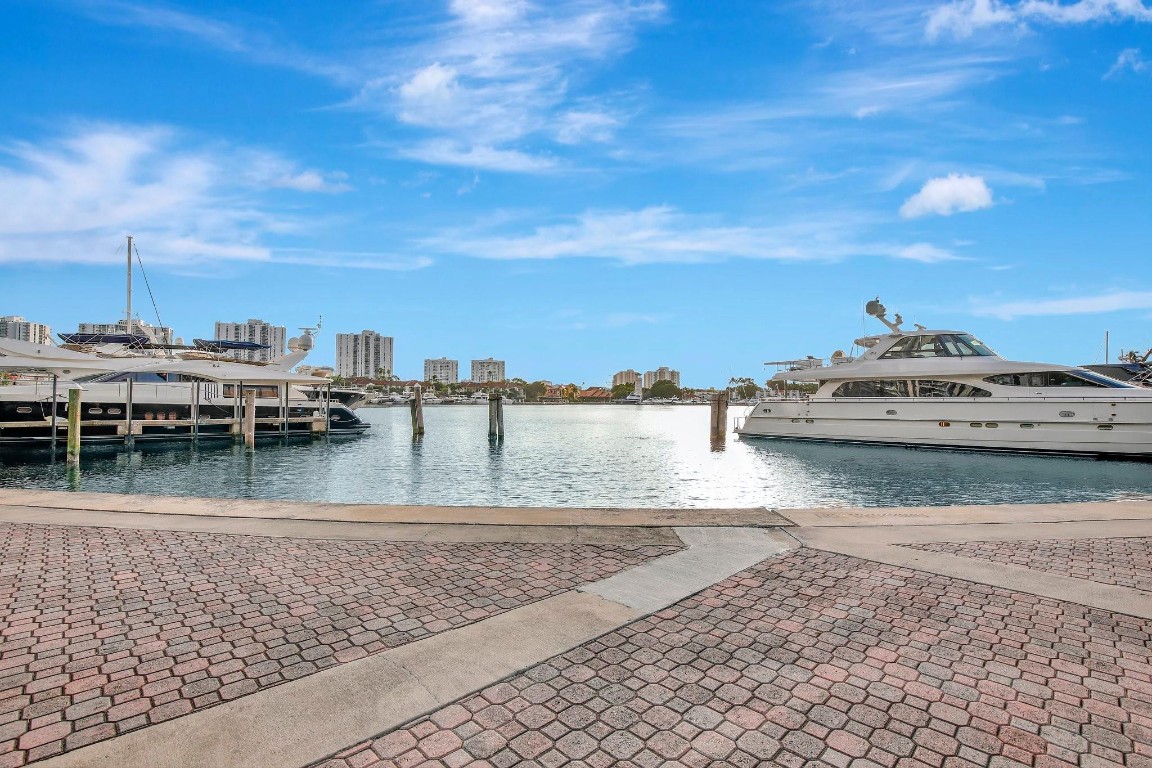 THE POINT - NORTH TOWER - Residential