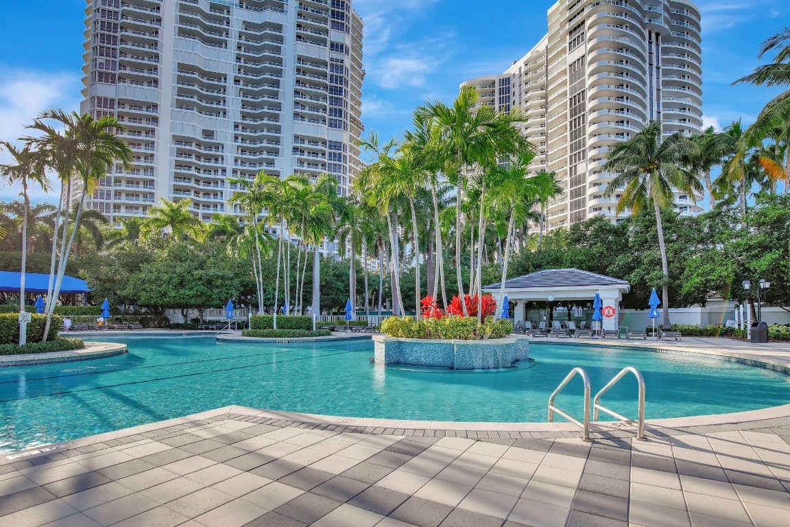 THE POINT - NORTH TOWER - Residential