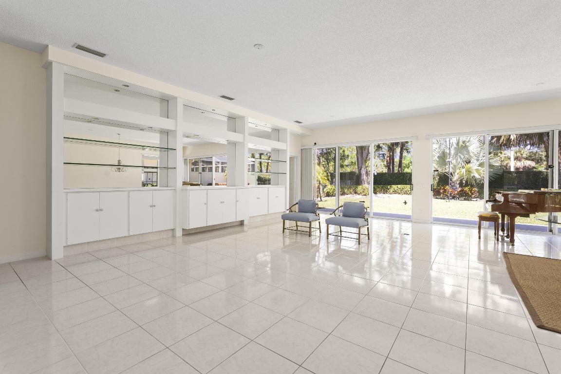 199 E Tall Oaks Circle