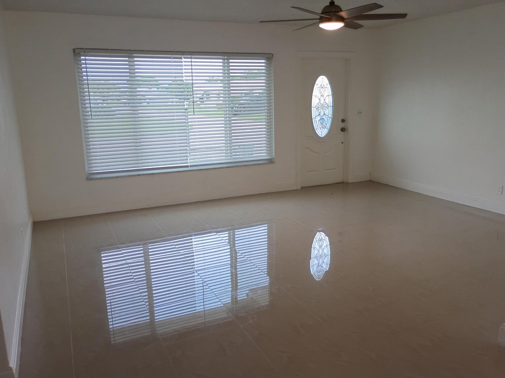Photo of 114 SW 10TH Street, Boynton Beach, FL 33426 (MLS # B26078744)