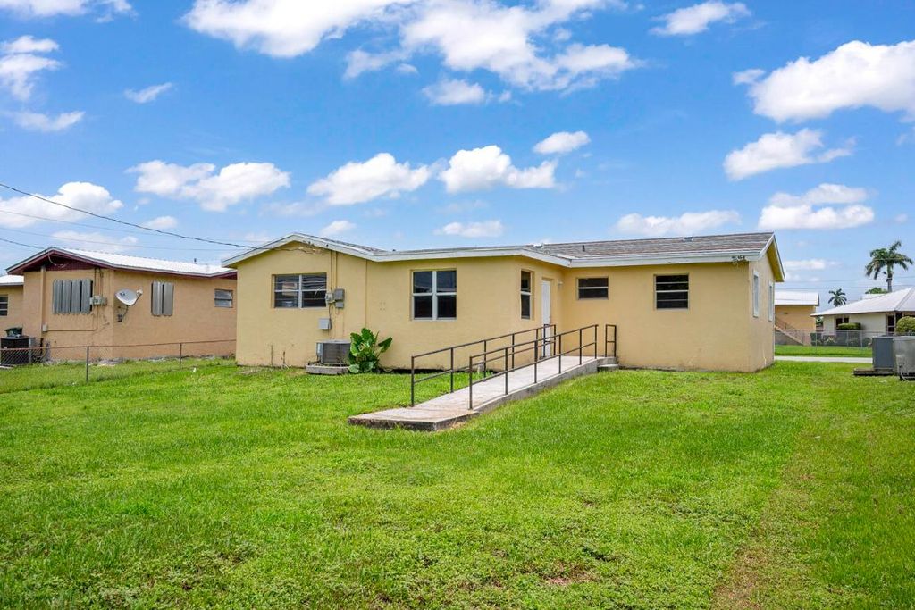 Photo of 580 SW 10th Street, Belle Glade, FL 33430 (MLS # R10996644)
