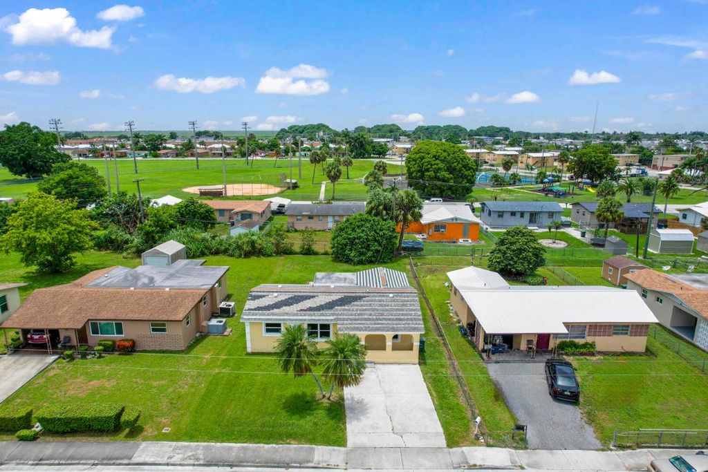 Photo of 580 SW 10th Street, Belle Glade, FL 33430 (MLS # R10996644)