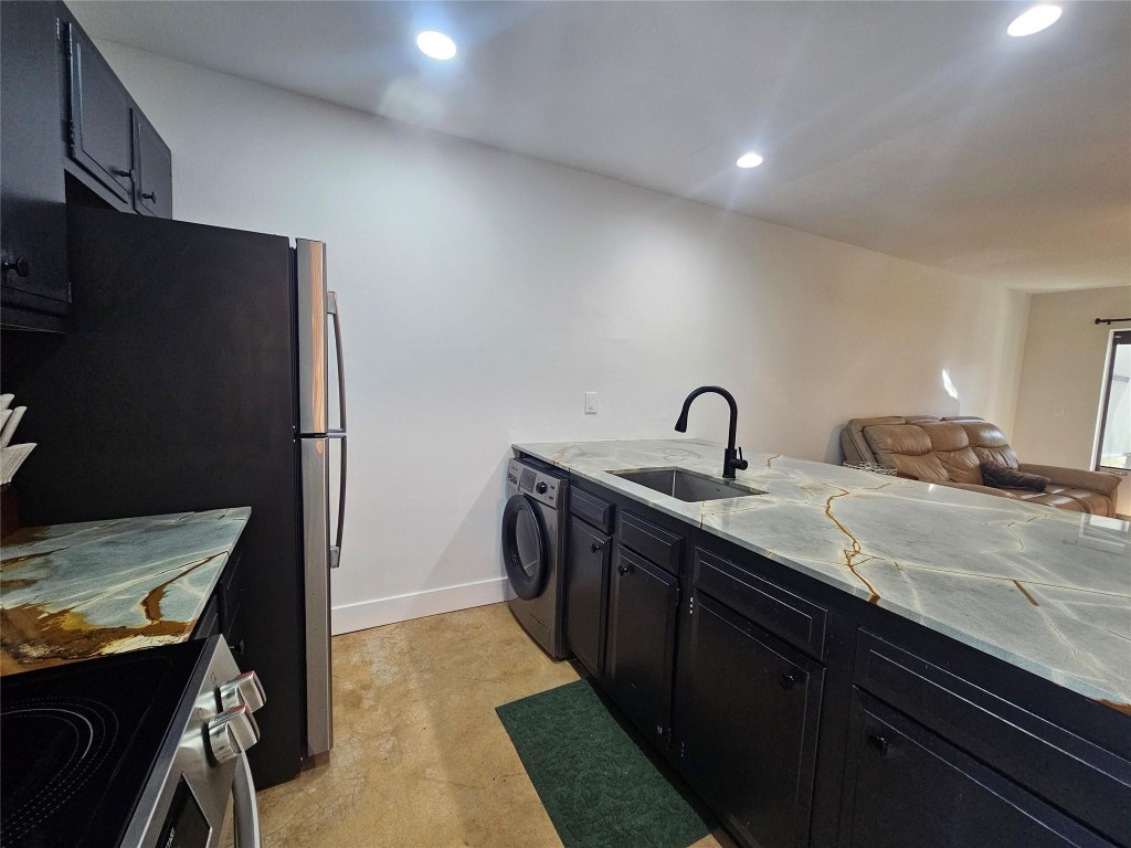 CENTRE HILL COURTS CONDO - Residential