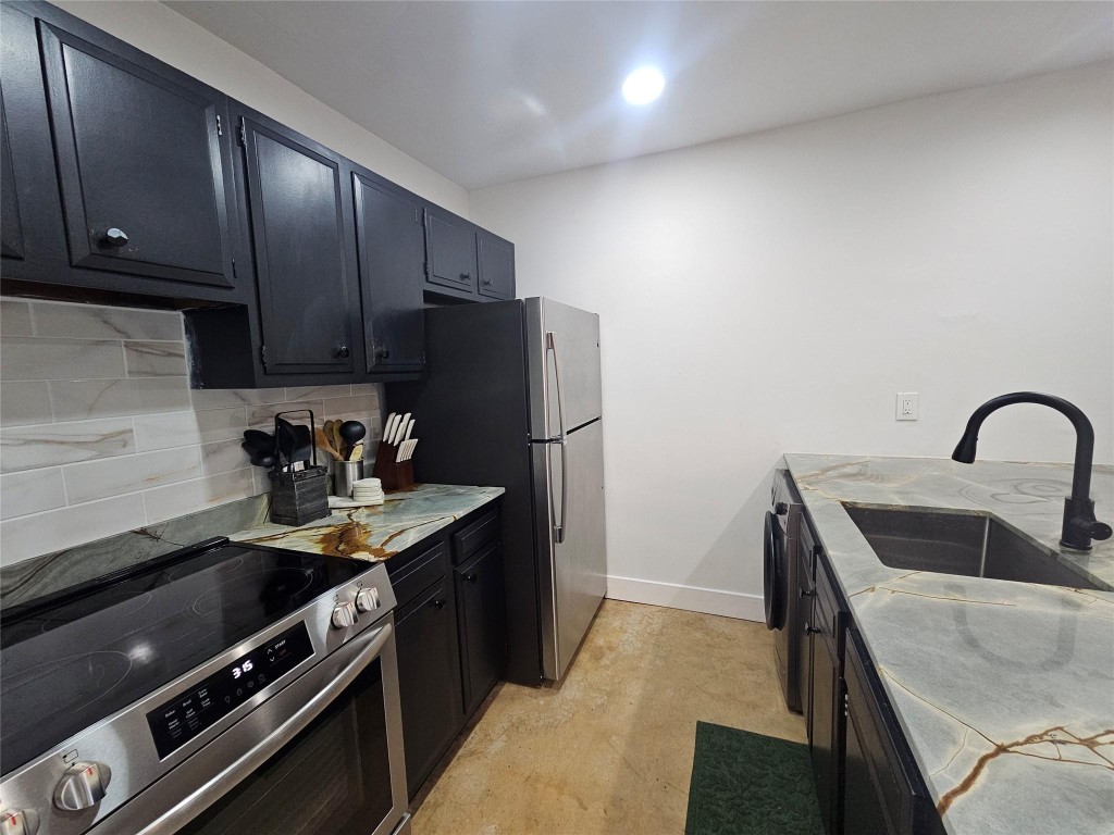 CENTRE HILL COURTS CONDO - Residential