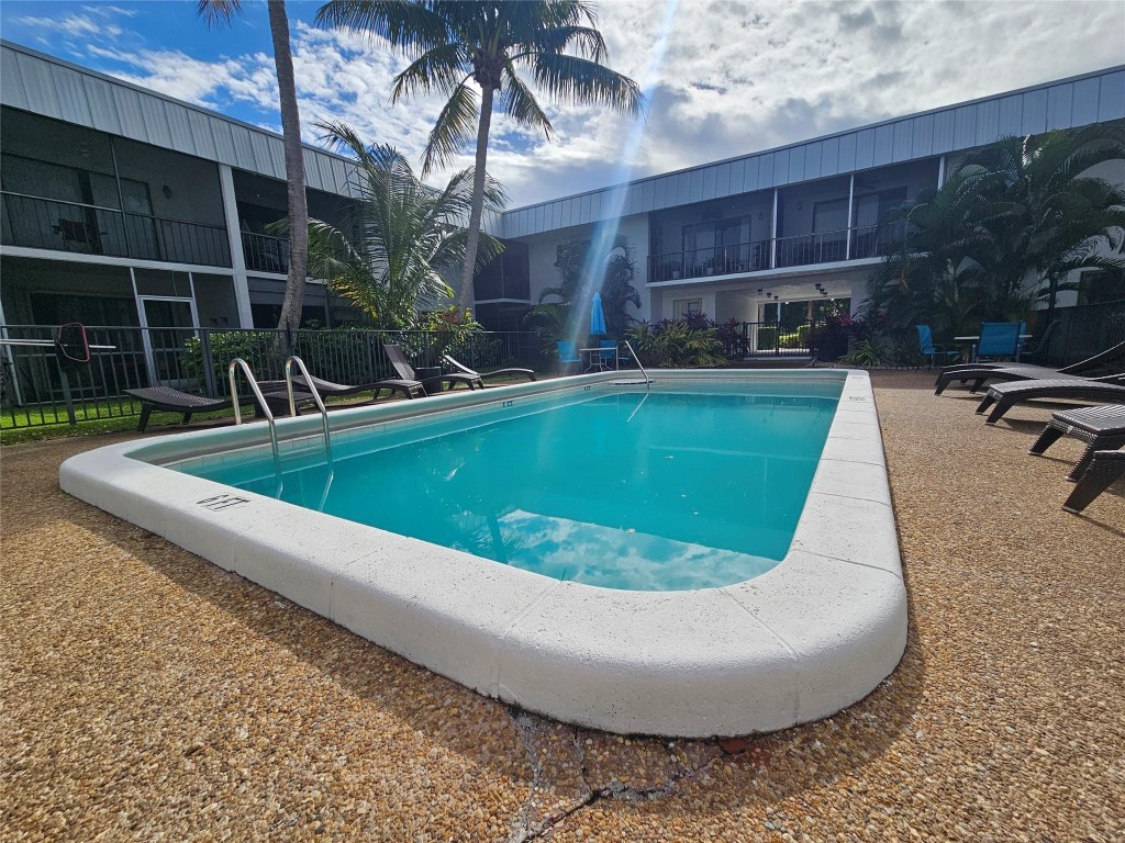 CENTRE HILL COURTS CONDO - Residential