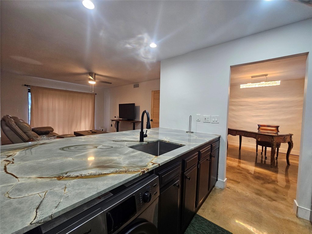 CENTRE HILL COURTS CONDO - Residential