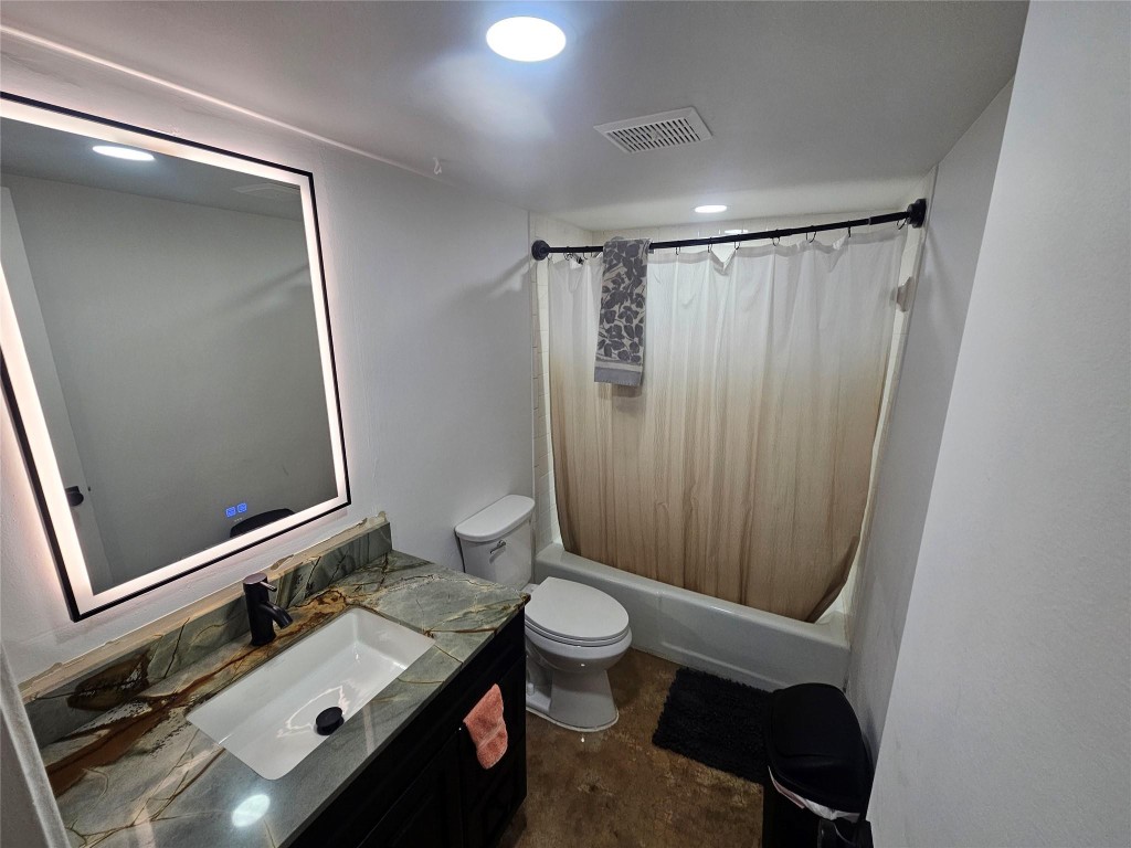 CENTRE HILL COURTS CONDO - Residential