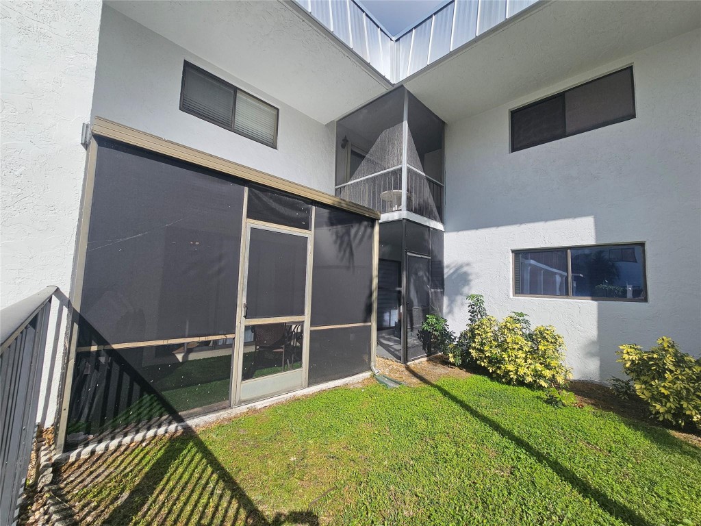 CENTRE HILL COURTS CONDO - Residential