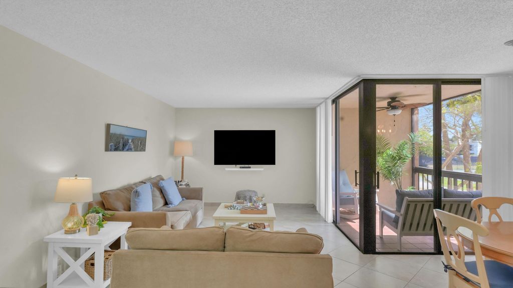 Photo of 450 Egret Circle #9207, Delray Beach, FL 33444 (MLS # B26035642)