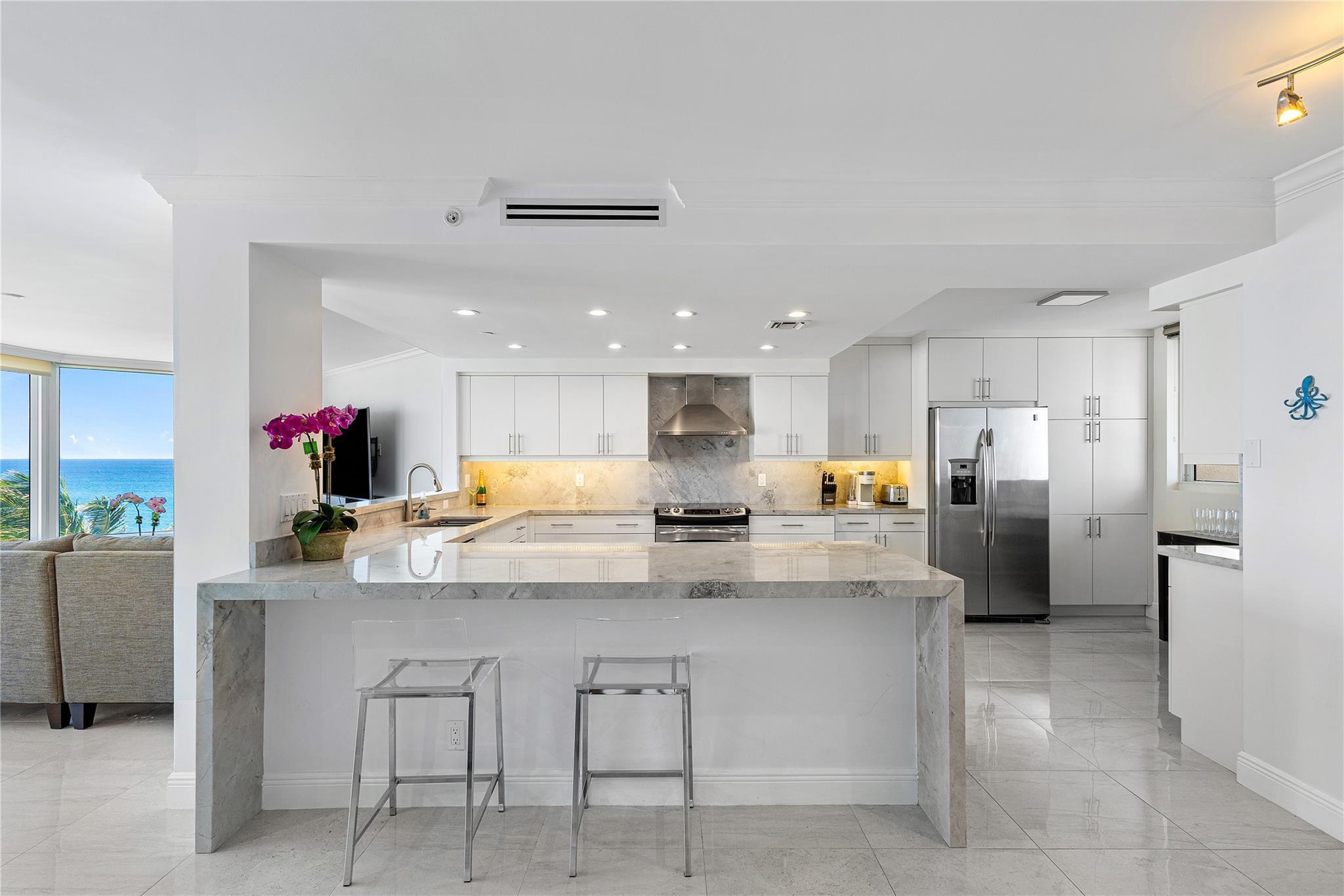 2575 S Ocean Blvd. Boulevard 305-S