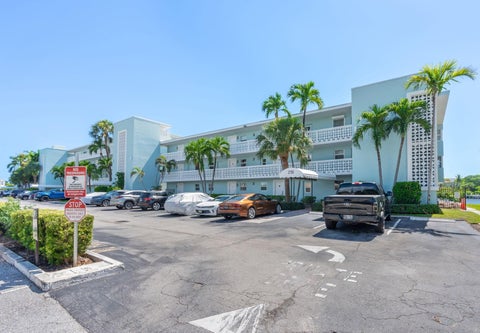 Tiny photo for 2758 NE 30th Avenue #3B, Lighthouse Point, FL 33064 (MLS # B26072301)
