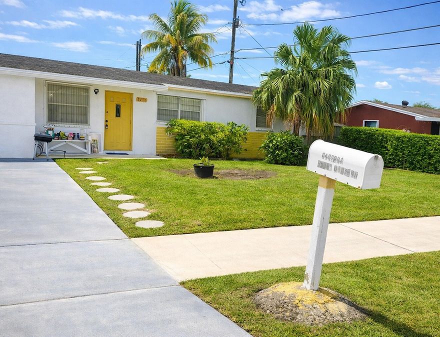 Don't miss this one! This 3-bedroom single-family home features a big backyard perfect for outdoor living, relaxing, and entertaining. Located in a growing South Dade community with convenient access to shopping, schools, transportation, and the Florida Turnpike. No HOA, making it a great opportunity for first-time homebuyers. The backyard also features a storage shed, ideal for tools or additional storage space.