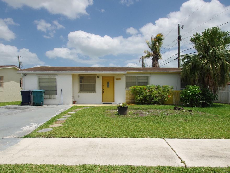 Don't miss this one! This 3-bedroom single-family home features a big backyard perfect for outdoor living, relaxing, and entertaining. Located in a growing South Dade community with convenient access to shopping, schools, transportation, and the Florida Turnpike. No HOA, making it a great opportunity for first-time homebuyers. The backyard also features a storage shed, ideal for tools or additional storage space.