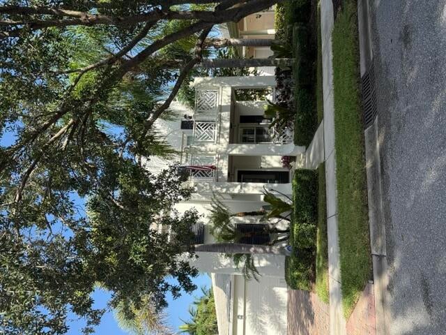 Photo of 322 CARAVELLE Drive, Jupiter, FL 33458 (MLS # B26066556)